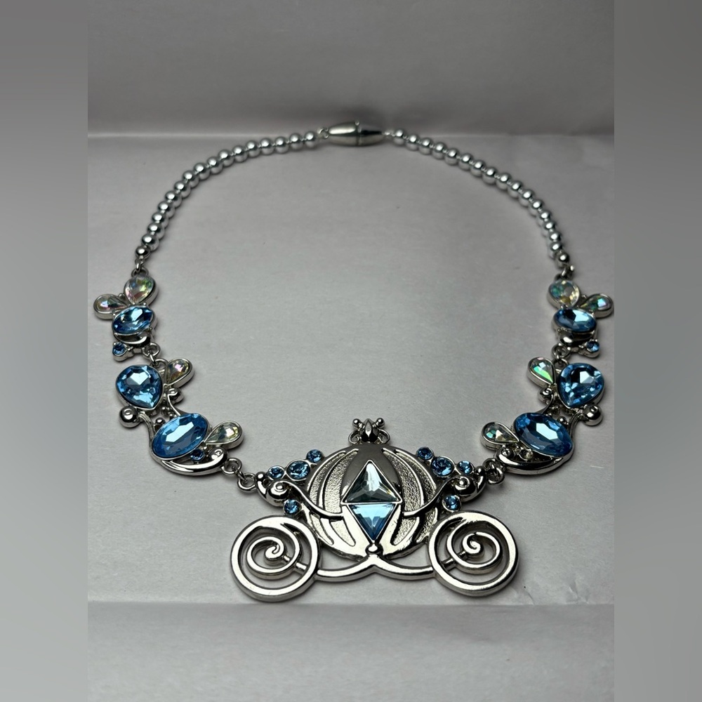🩵🩵Disney Silver and Blue Crystal Necklace vintage 🩵🩵2016 year .Box(J)🩵🩵